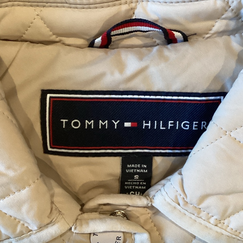 Tommy Hilfiger Women's Off-White Quilted Barn Jacket EUC - Picture 2 of 6